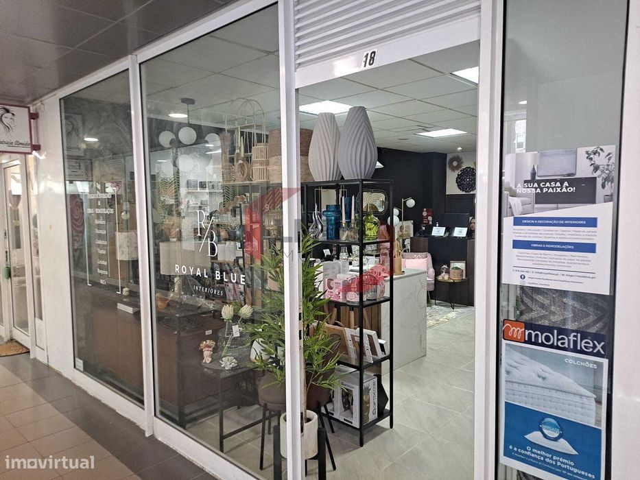 Loja comercial à venda no Centro Comercial MAFAVIS - São Cosme