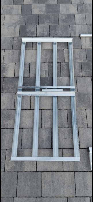 Niwelator ocynkowany