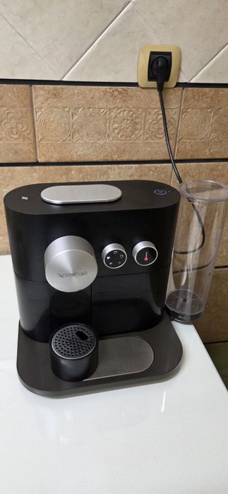 Máquina de café Nespresso Vertuo em bom estado.
