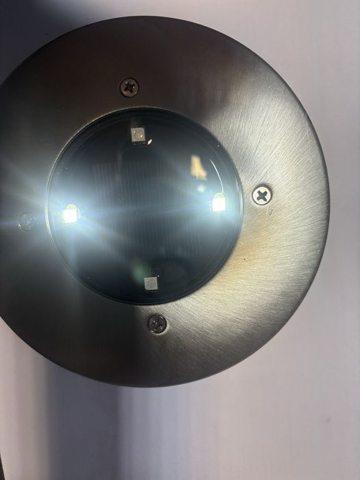 Вуличний точковий світильник Belavi з сонячною батареєю