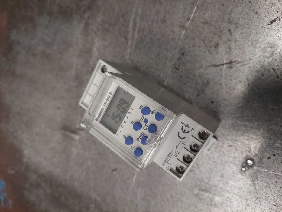zegar elektroniczy zegar sterujący czasówka Theben TR610s