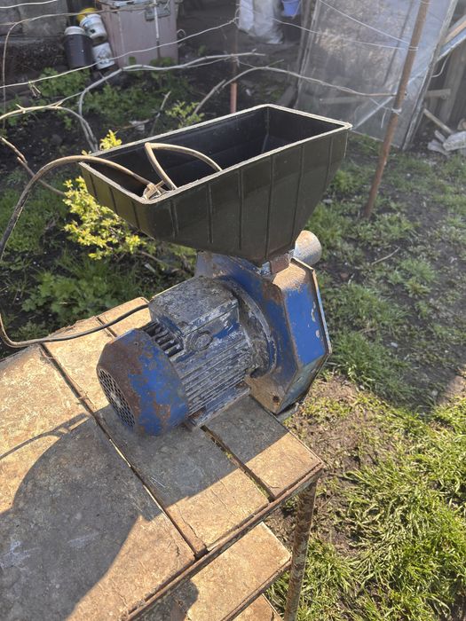 Кормодробилка с эл. двигателем