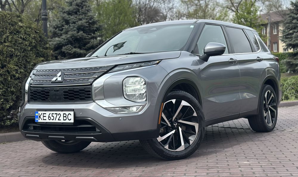 Продам Mitsubishi Outlander 2021 2022 2.5 передний привод 130.000 км
