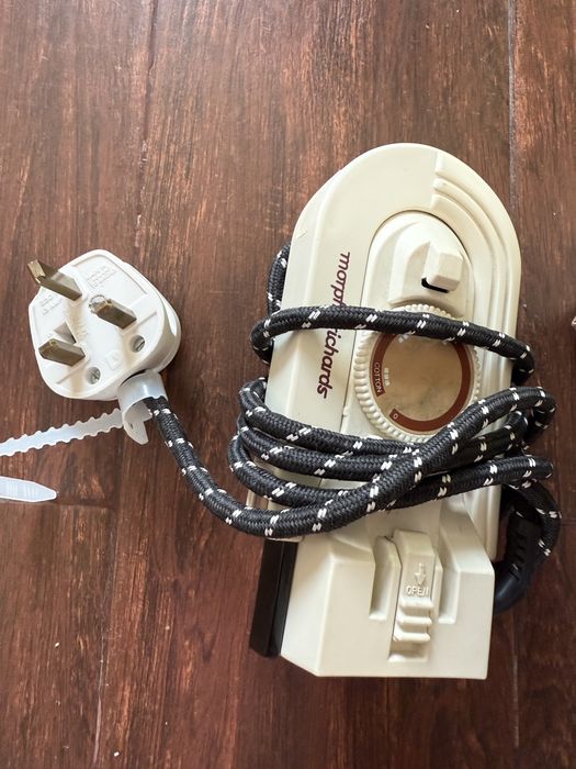 Дорожный утюг, туристический мини утюг