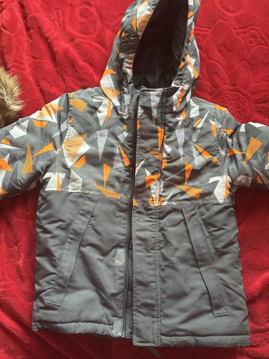 Продам демисезонну курточку