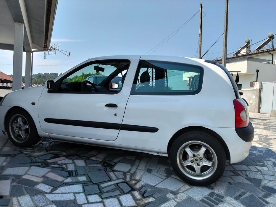 Vendo carrinha (Renault Clio)
