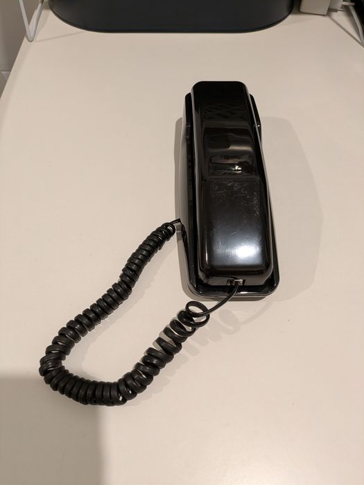 Telefone antigo preto
