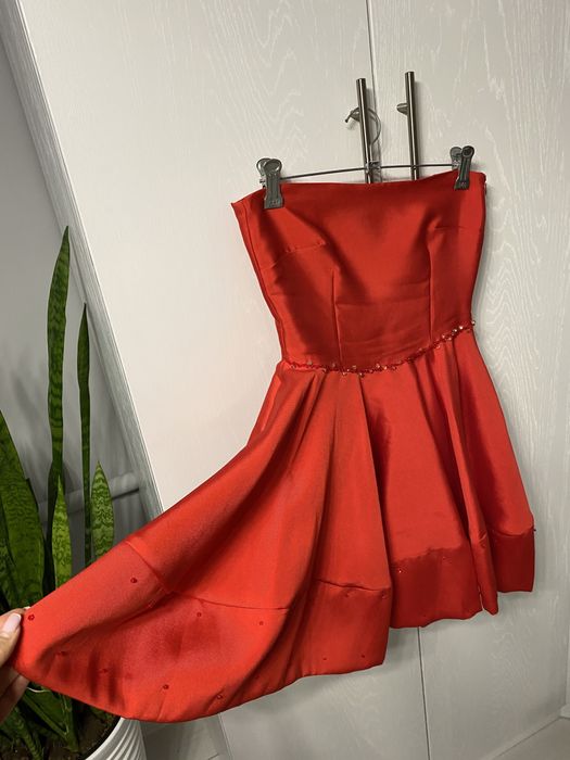 Красное короткое платье zara