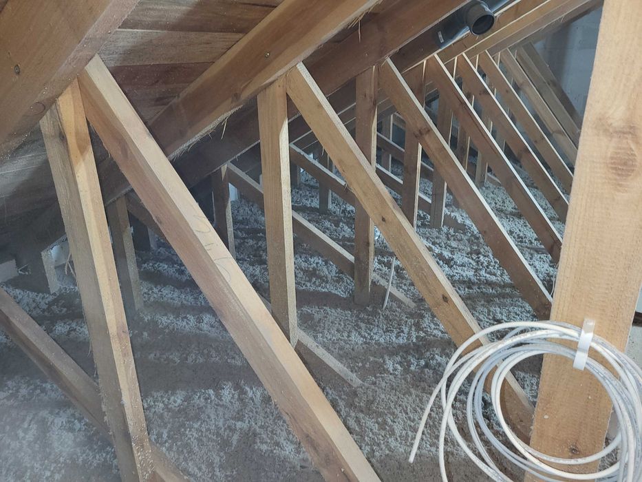 Ocieplenia wełną celulozą stropodachy naprawy wdmuchiwanie izolacje