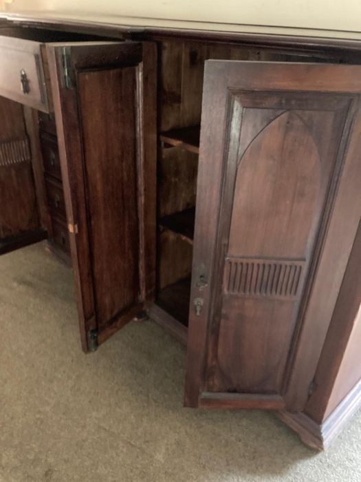 Aparador em madeira de qualidade