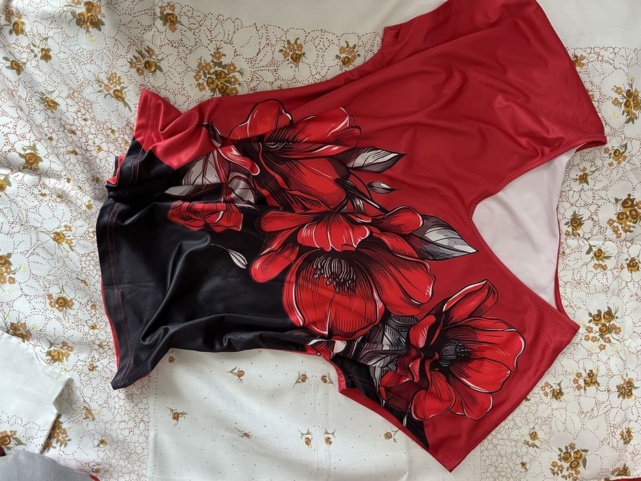 Bluzka damska czerwona w kwiaty L