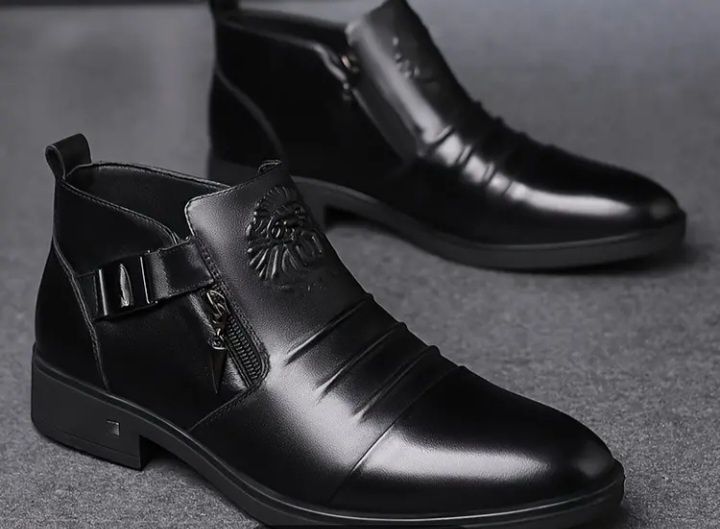 Excelente Botas de Relevo e couro Sintético