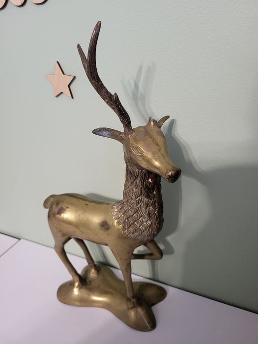 Ciężka, duża, mosiężna figura jelenia