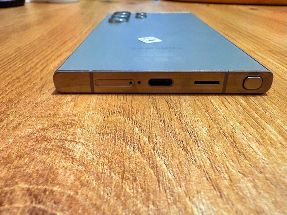 Samsung Galaxy S24 Ultra – Gray Titanium (256GB / 12GB RAM)