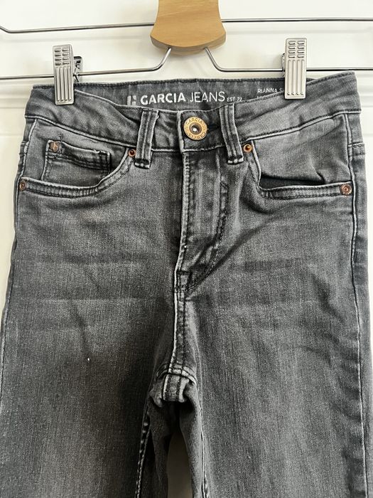 Szare spodnie jeansy dla dziewczynki rozm. 140