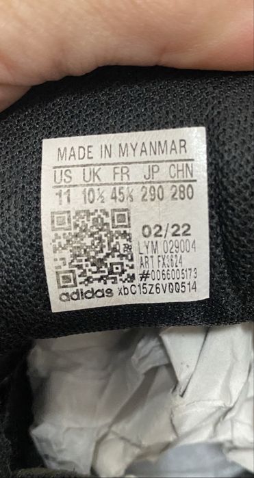 Продам оригінальні кросівки Adidas