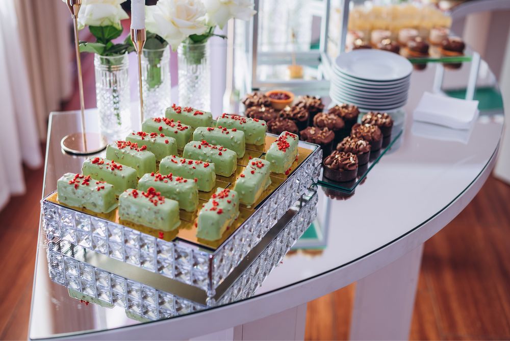 Оренда стола для кенді бару + посуд для кенді бару