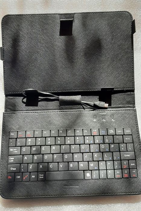 Futerał etui z klawiaturą do tabletów 7 cali