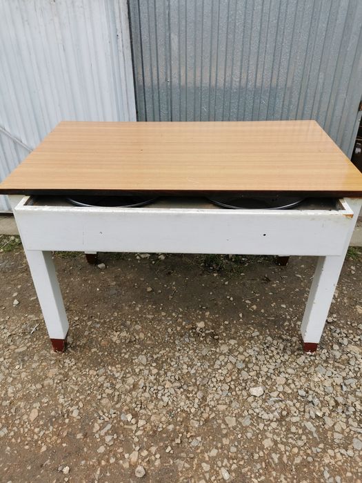 Stary stół kuchenny