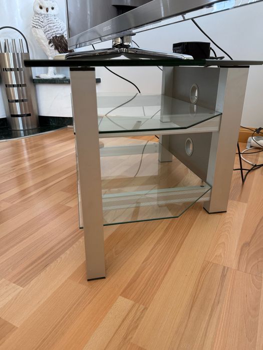 Stolik szklany pod telewizor