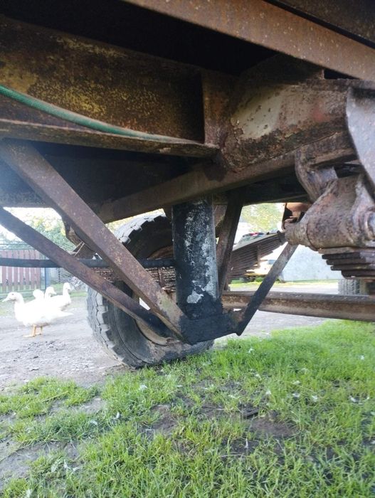 продам два прицепа за ціною 1