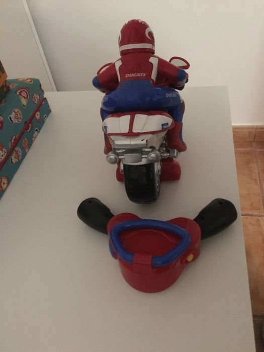 Mota Ducati com comando à distancia