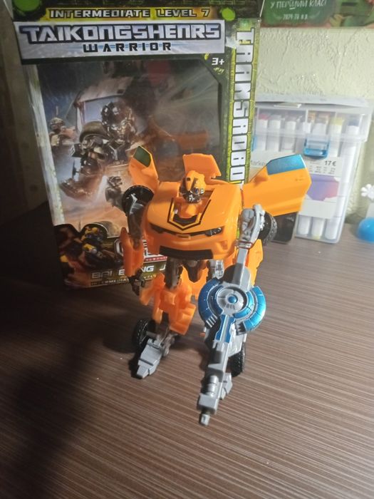 Робот-трансформер Бамблбі(Bumblebee)