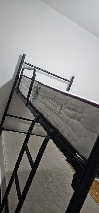 Beliches duplos com colchões