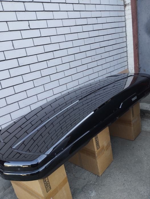 Thule Flow Black Glossy грузовой бокс на крышу авто.