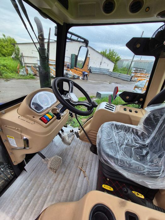 Трактор с кабиной Файтер Т254С герметичная обшитая кабина