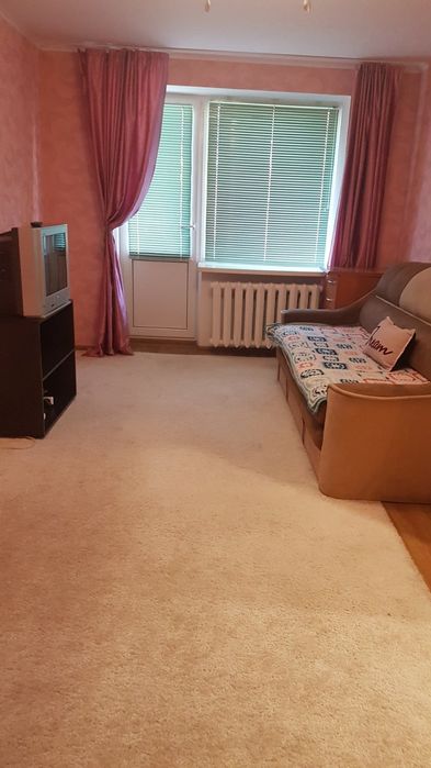 Сдам посуточно 2комн в центре.