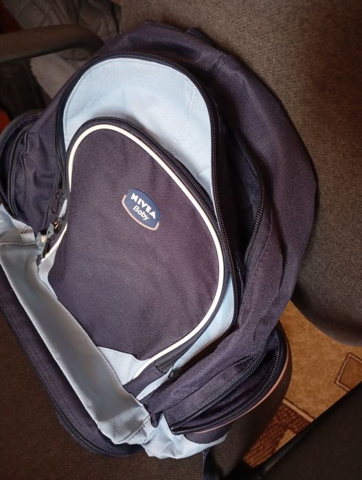 Продам рюкзак темно синього кольору.