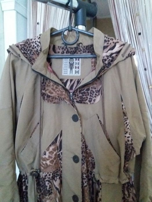 плащ для девочки 6-8 лет.