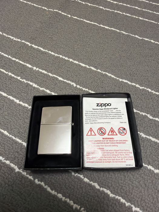 Isqueiro zippo novo