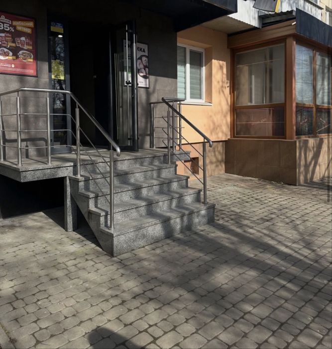 Оренда фасадного приміщення вул.Грушевського