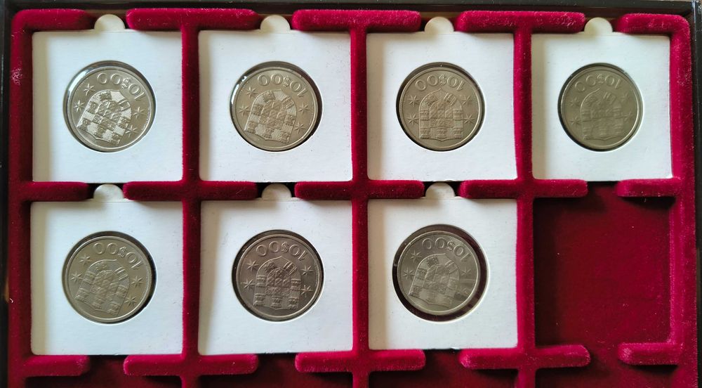 7 moedas de 10 escudos