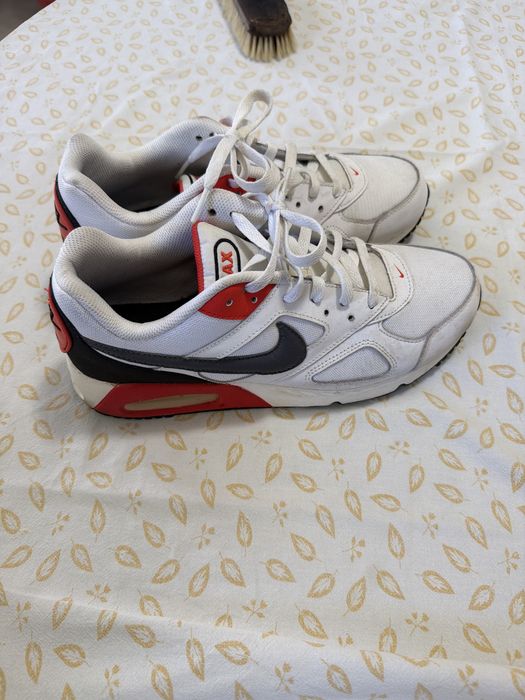 Tenis Nike 43 branca e outra