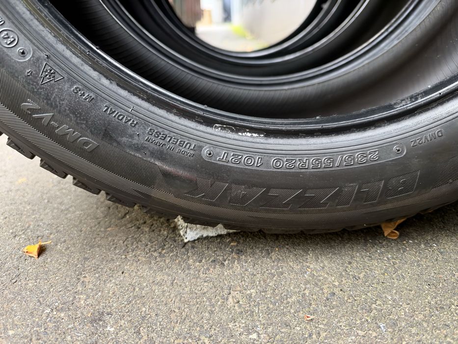 Bridgestone Blizzak 235/55 R20