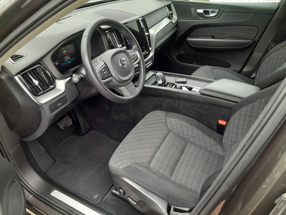 Volvo XC60 2.0 197km plus hybryda