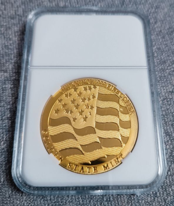 Piękna moneta z motywem flagi amerykańskiej i orła + kasetka