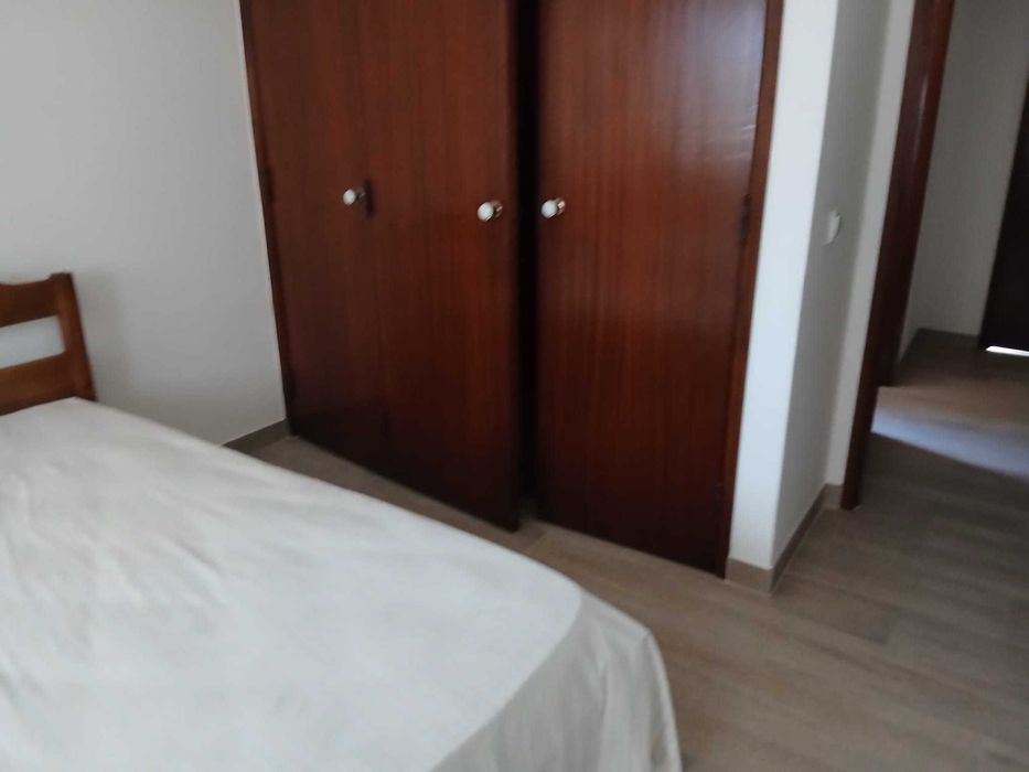 Aluga-se um quarto nas caldas da rainha