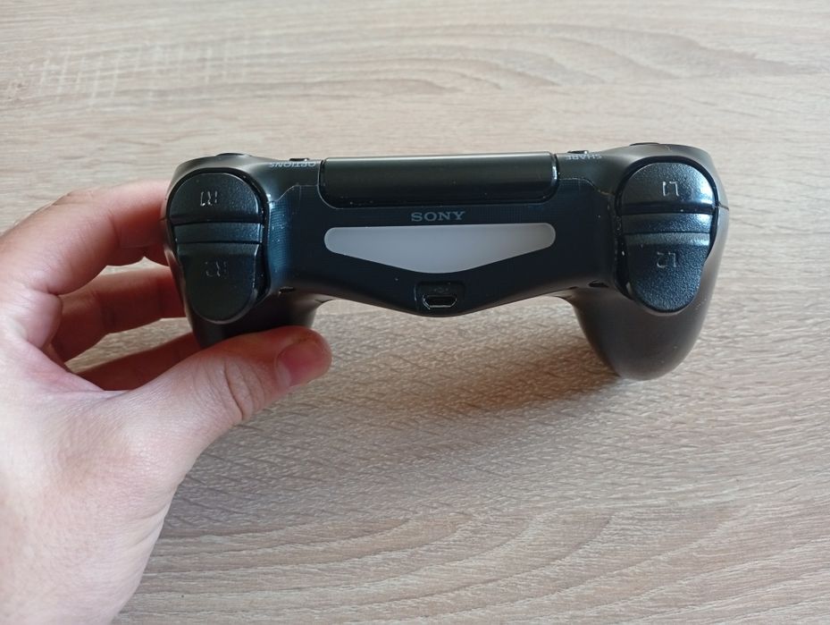 PS4 Controller (read description)64750662747778122