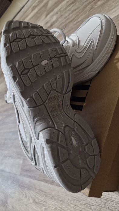 Кросівки р.36 (нові)