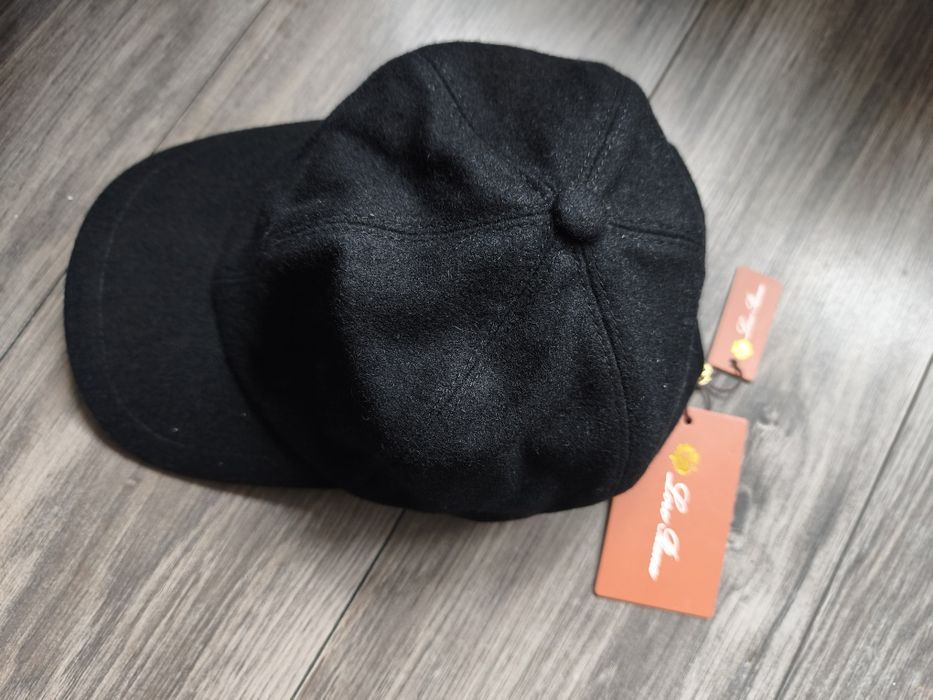 Piękna czapka z daszkiem  Loro Piana