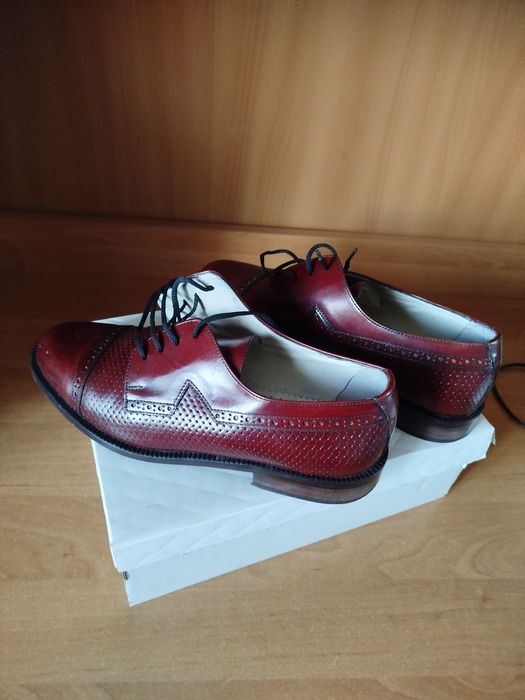 Продам стильні чоловічі з натуральної шкіри черевики