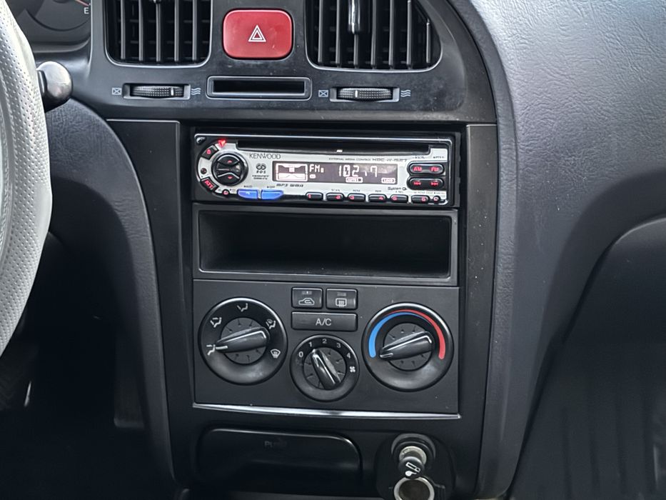 Hyundai Elantra 1.6 бензин