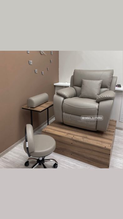 Крісло реклайнер 180 градусів для майстрів