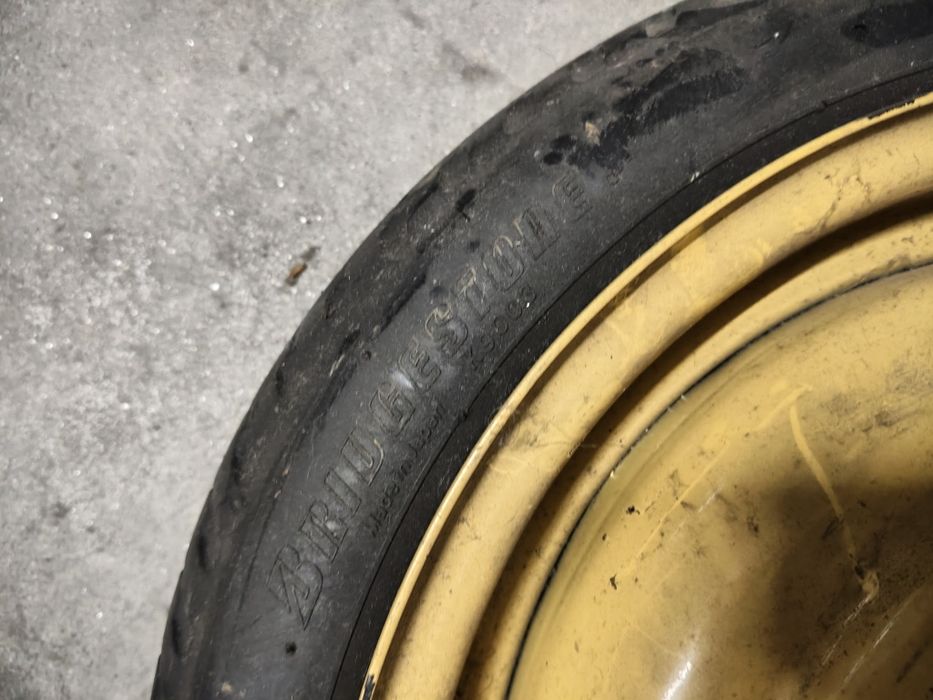 Roda suplente proveniente de um Honda Civic EJ9