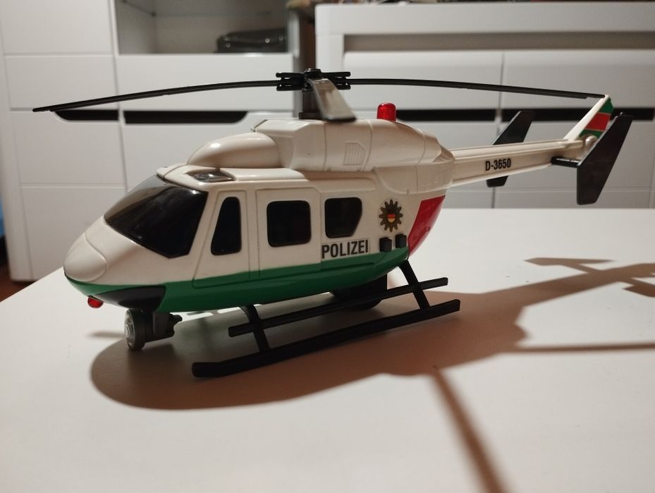 Helikopter duży policja Niemcy obracane śmigła.
