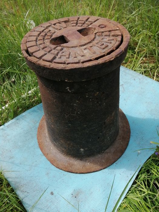 Studzienka żeliwna na zawór właz